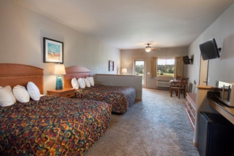 Cedar Stone Double Queen Hotel Rooms